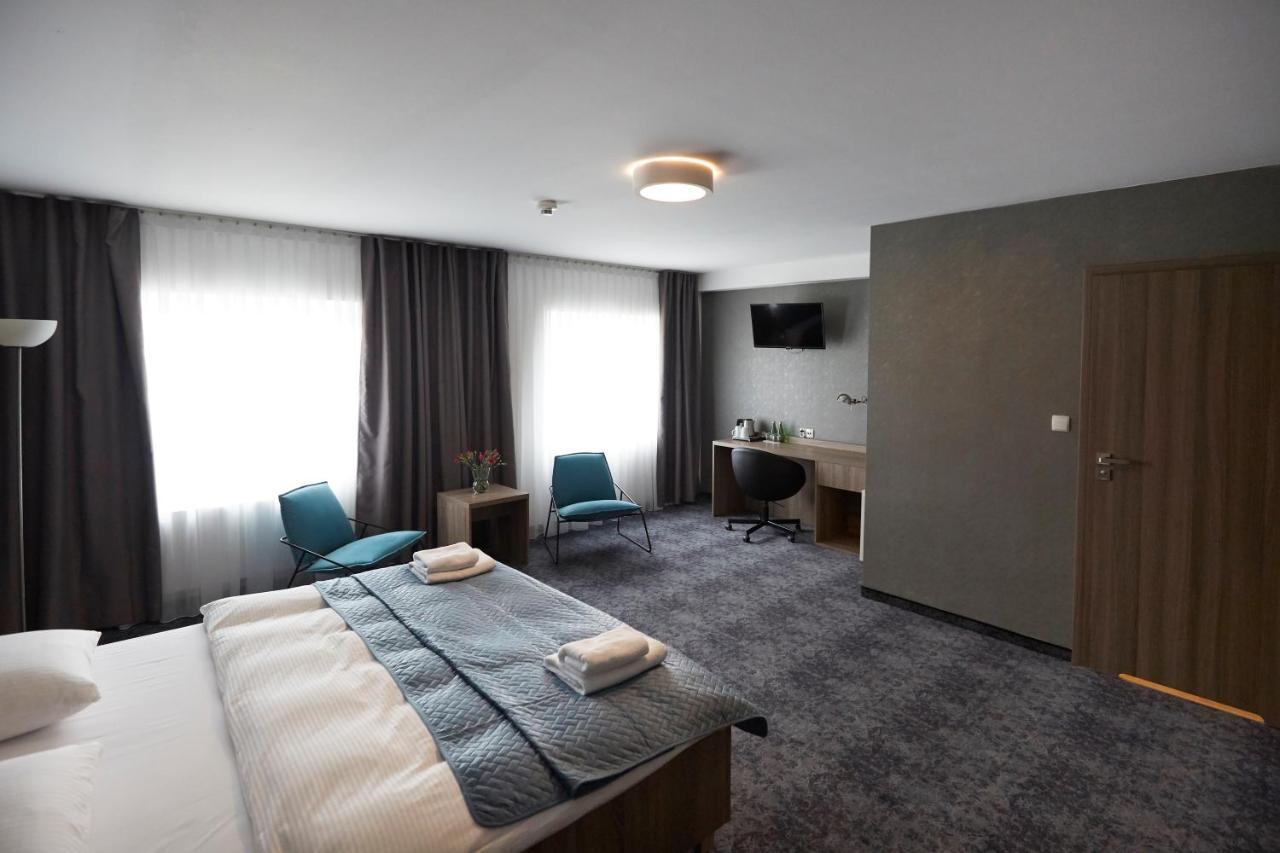Hotel Porto Radomsko Bagian luar foto