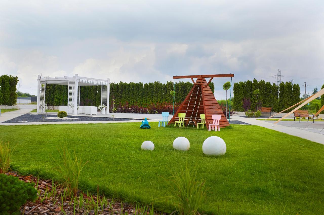 Hotel Porto Radomsko Bagian luar foto
