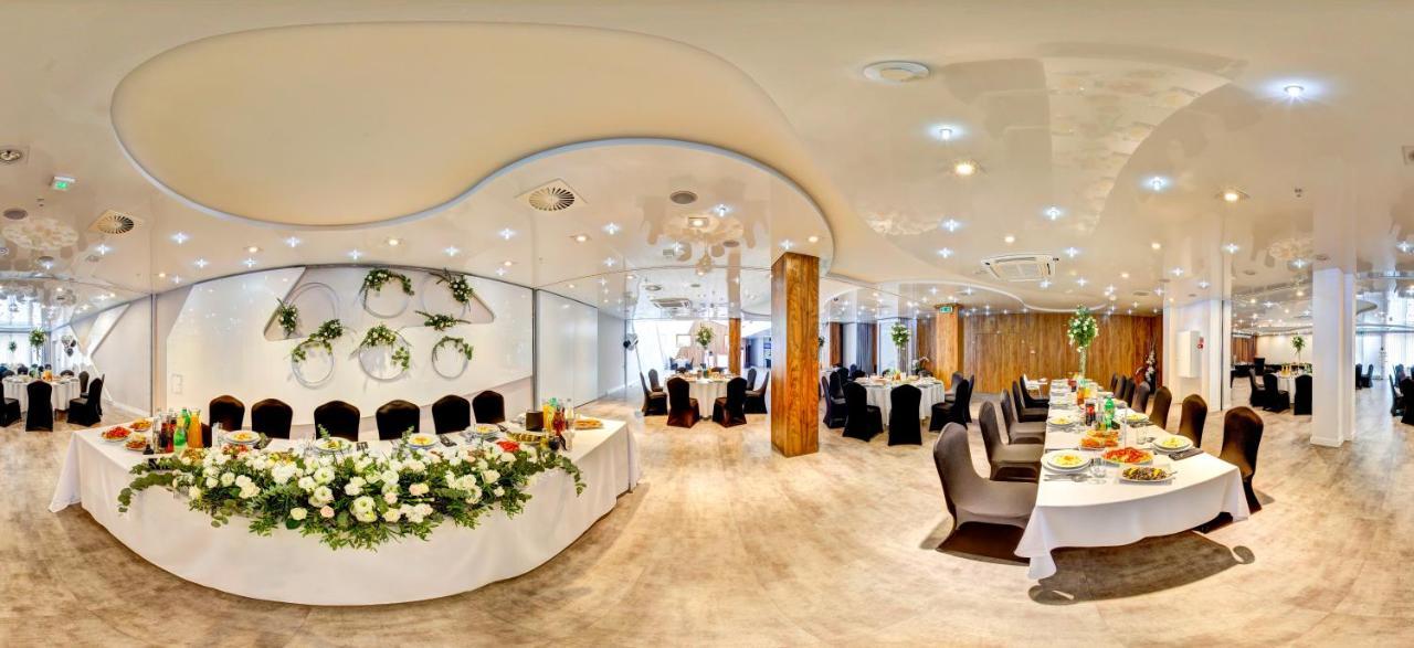 Hotel Porto Radomsko Bagian luar foto