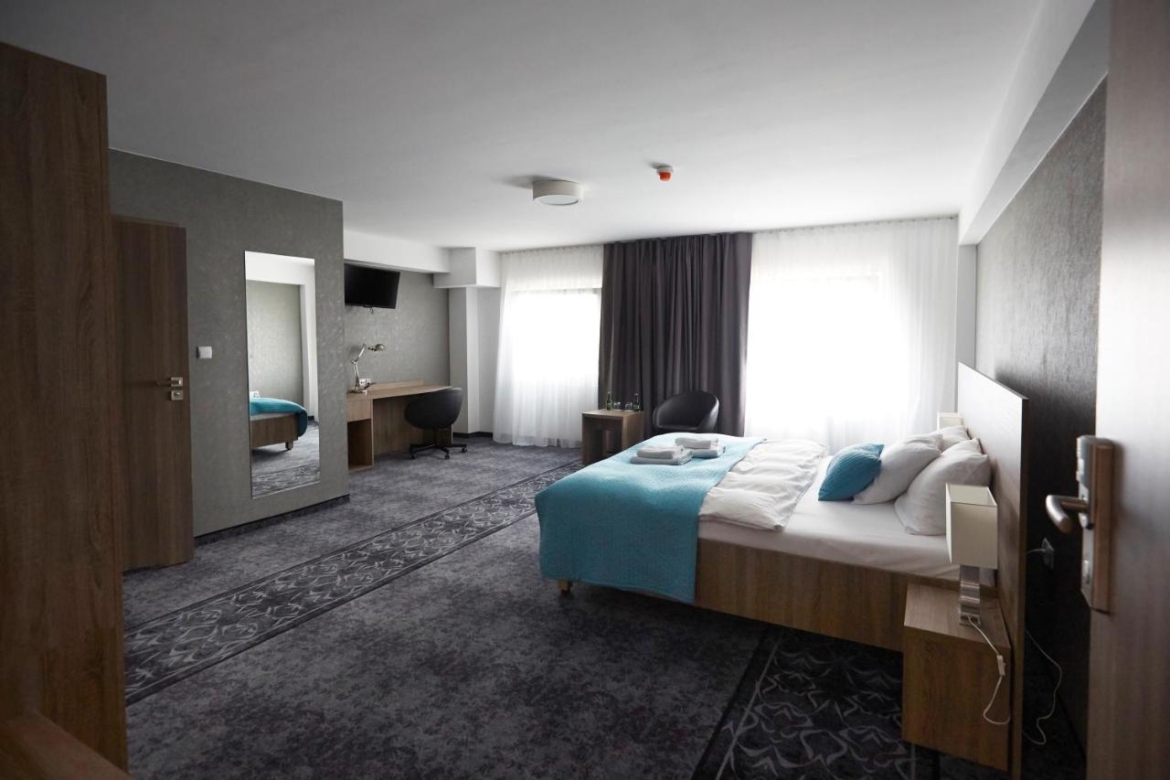 Hotel Porto Radomsko Bagian luar foto