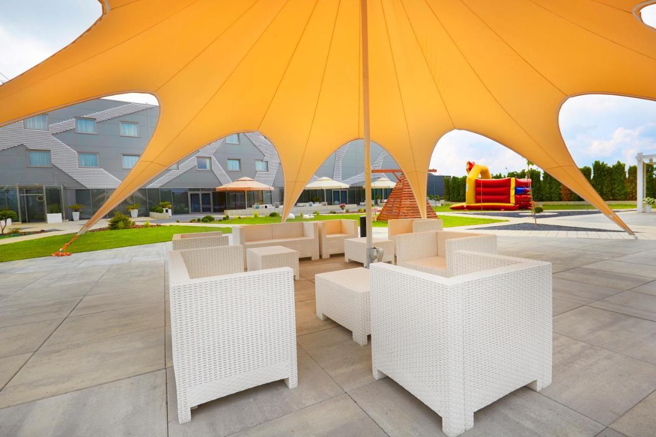 Hotel Porto Radomsko Bagian luar foto