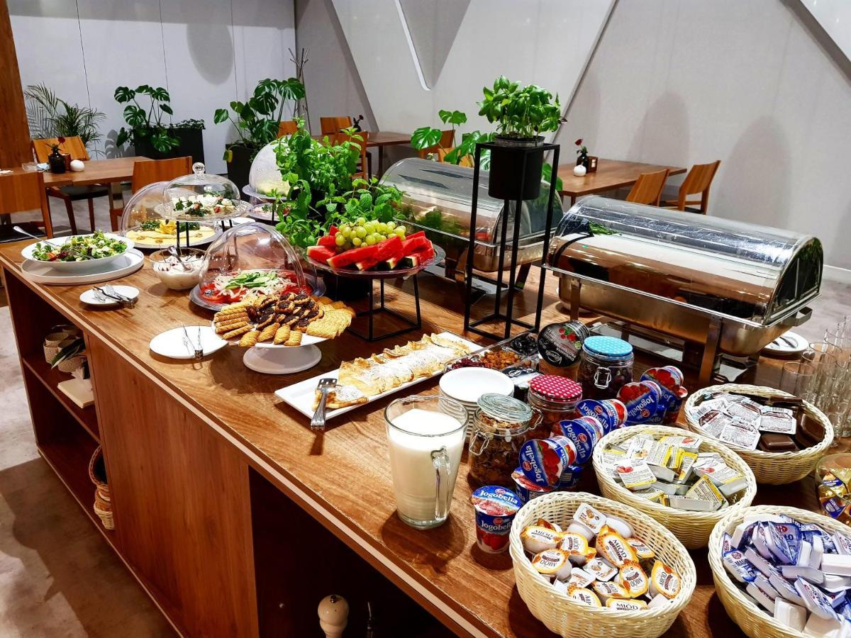 Hotel Porto Radomsko Bagian luar foto