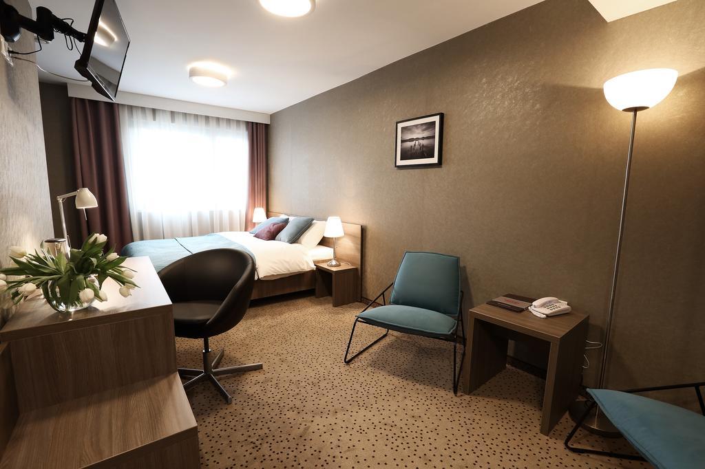 Hotel Porto Radomsko Bagian luar foto