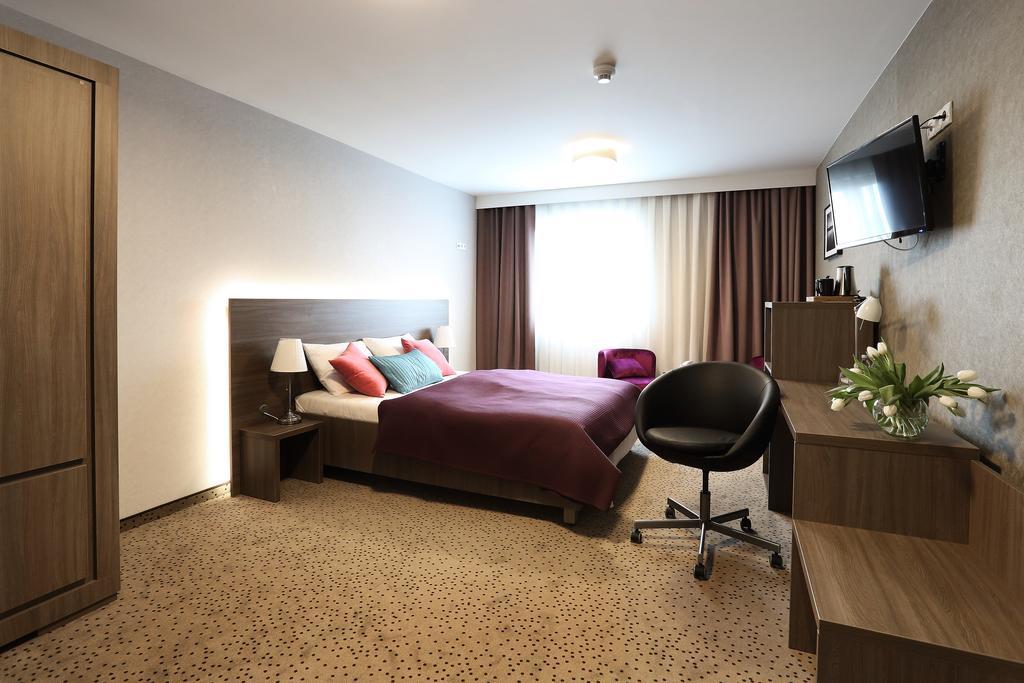 Hotel Porto Radomsko Bagian luar foto