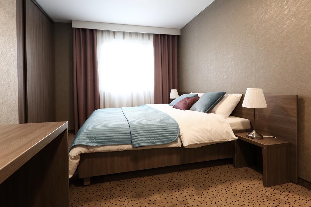 Hotel Porto Radomsko Bagian luar foto