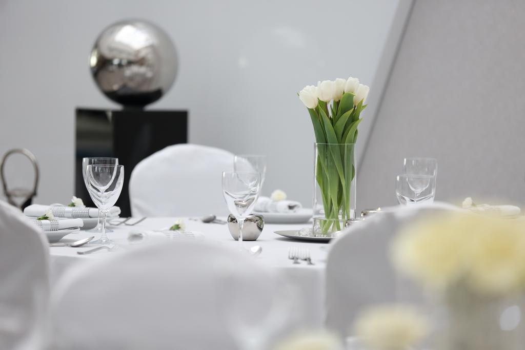 Hotel Porto Radomsko Bagian luar foto