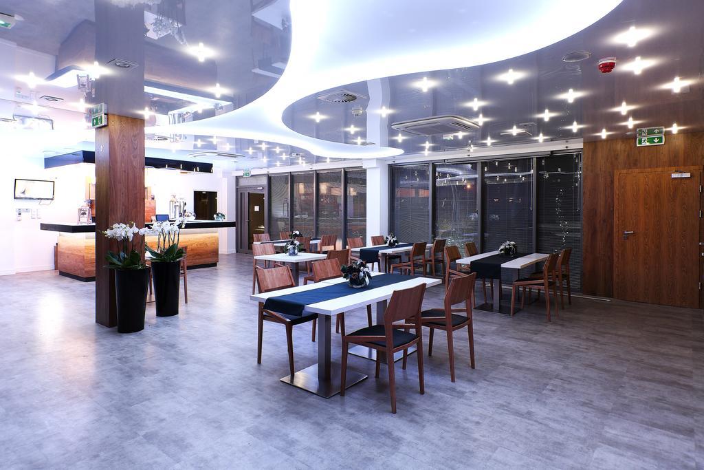 Hotel Porto Radomsko Bagian luar foto