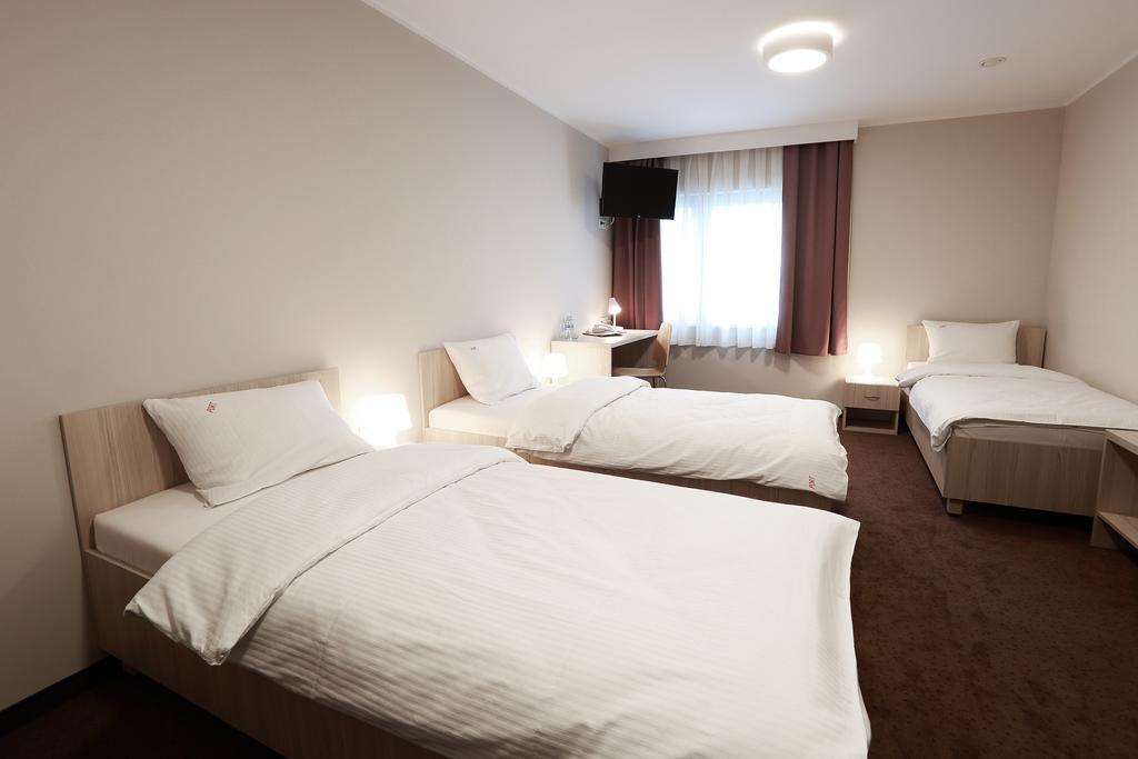 Hotel Porto Radomsko Bagian luar foto