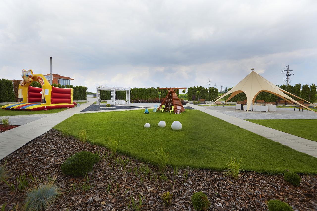 Hotel Porto Radomsko Bagian luar foto